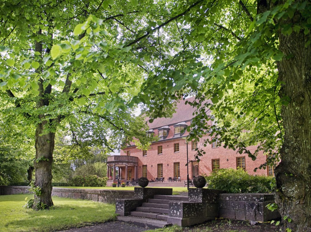 VL_kesa_2012_puisto_ja_linna-1372x1024-1372x1024